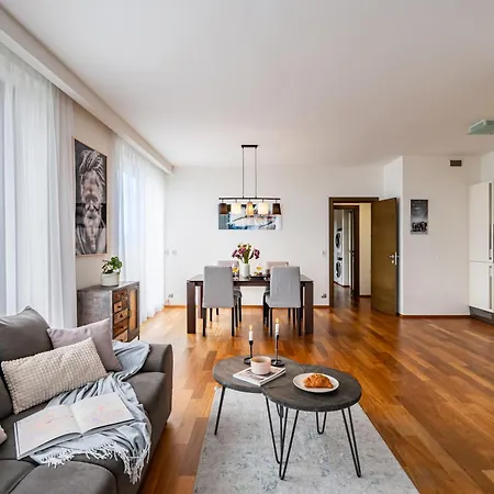 Spacious In Nusle By Days
