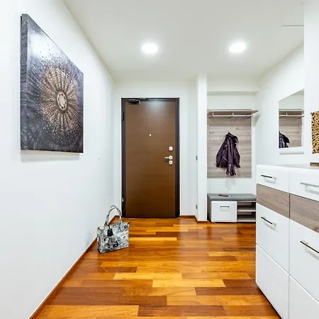 Spacious In Nusle By Days * Prag