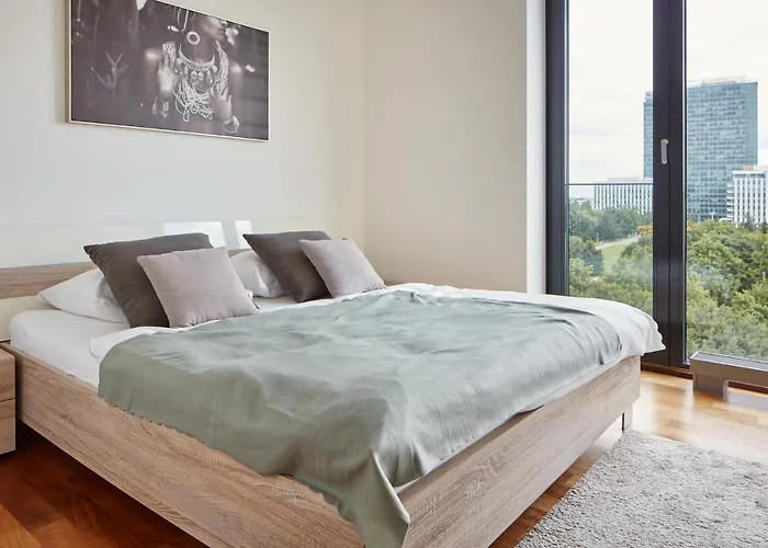 Spacious In Nusle By Days * Prague