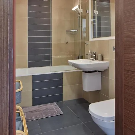 Spacious In Nusle By Days Apartament